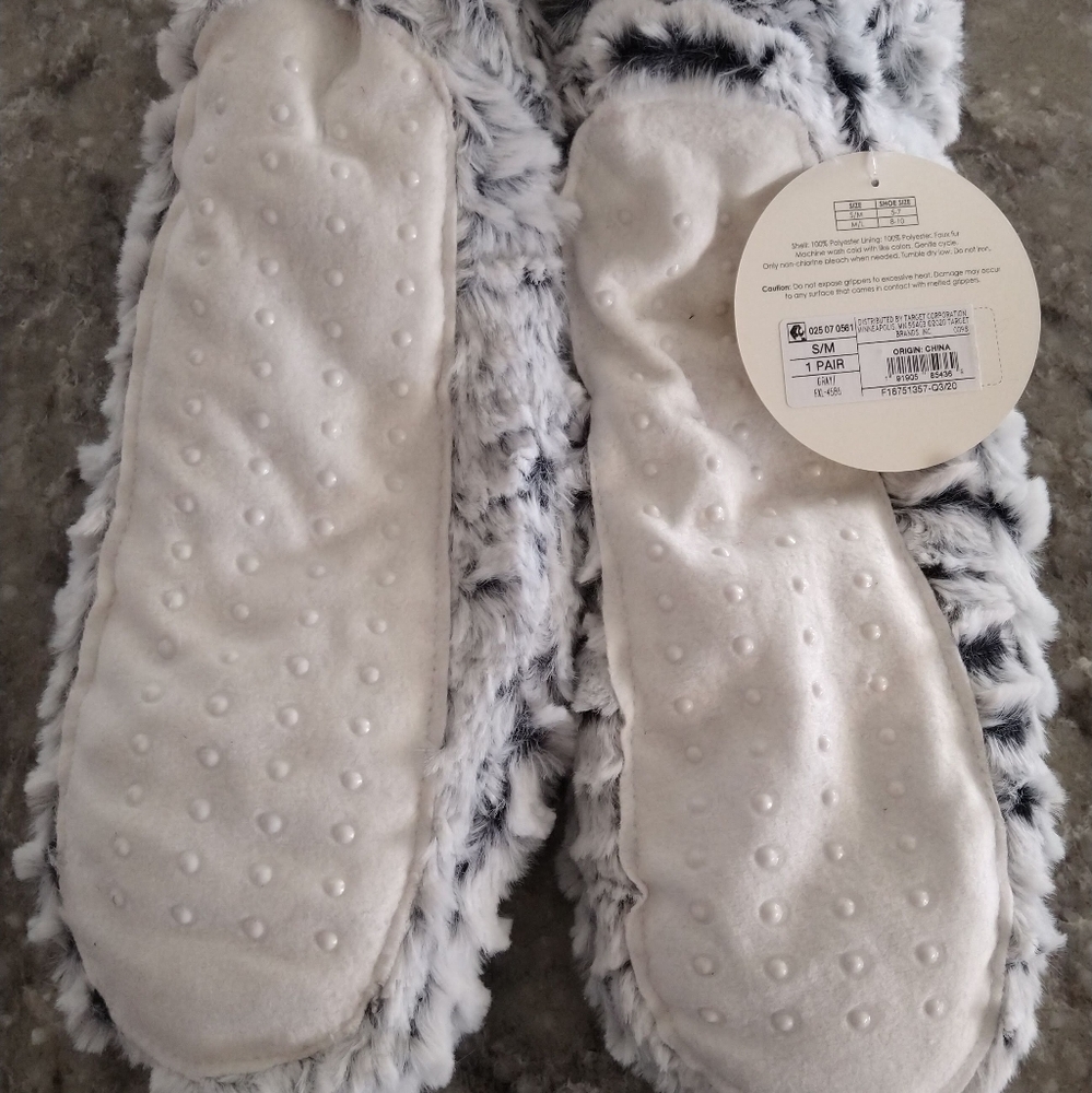 Fuzzy slipper booties - Picture 2 of 3